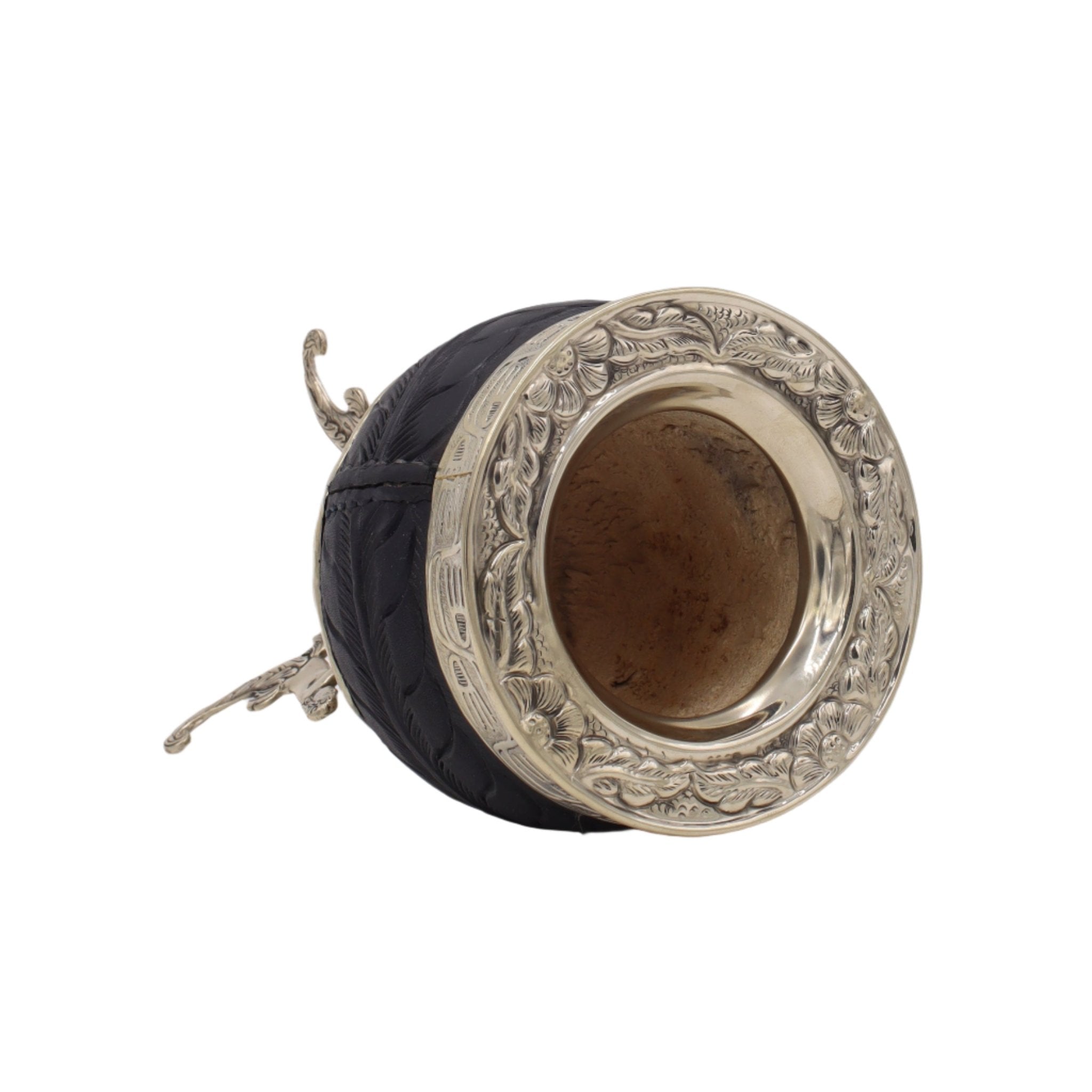 Dessus : ouverture bois, couronne argent gravée.