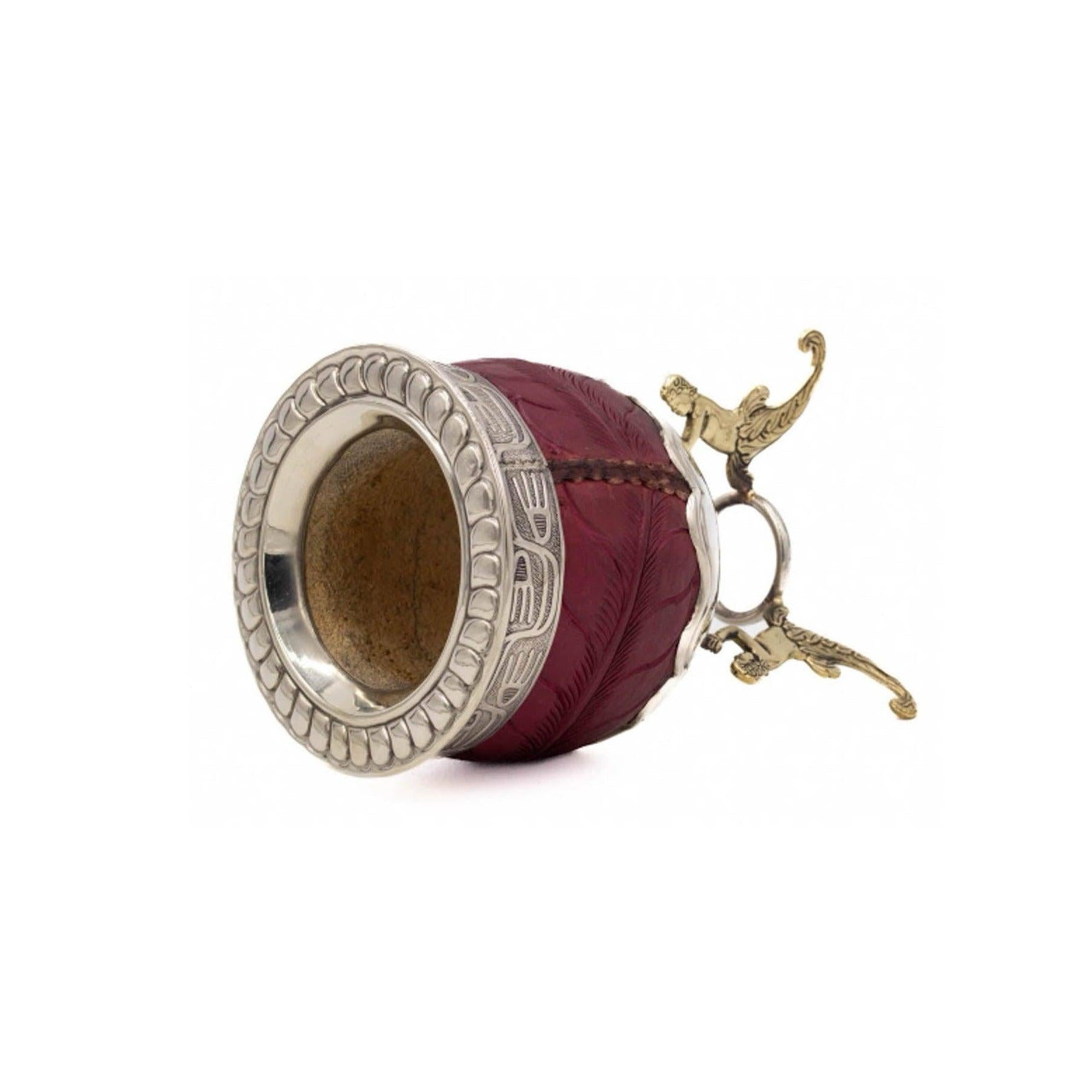 Trois-quarts : volume de la calebasse et pied travaillé.