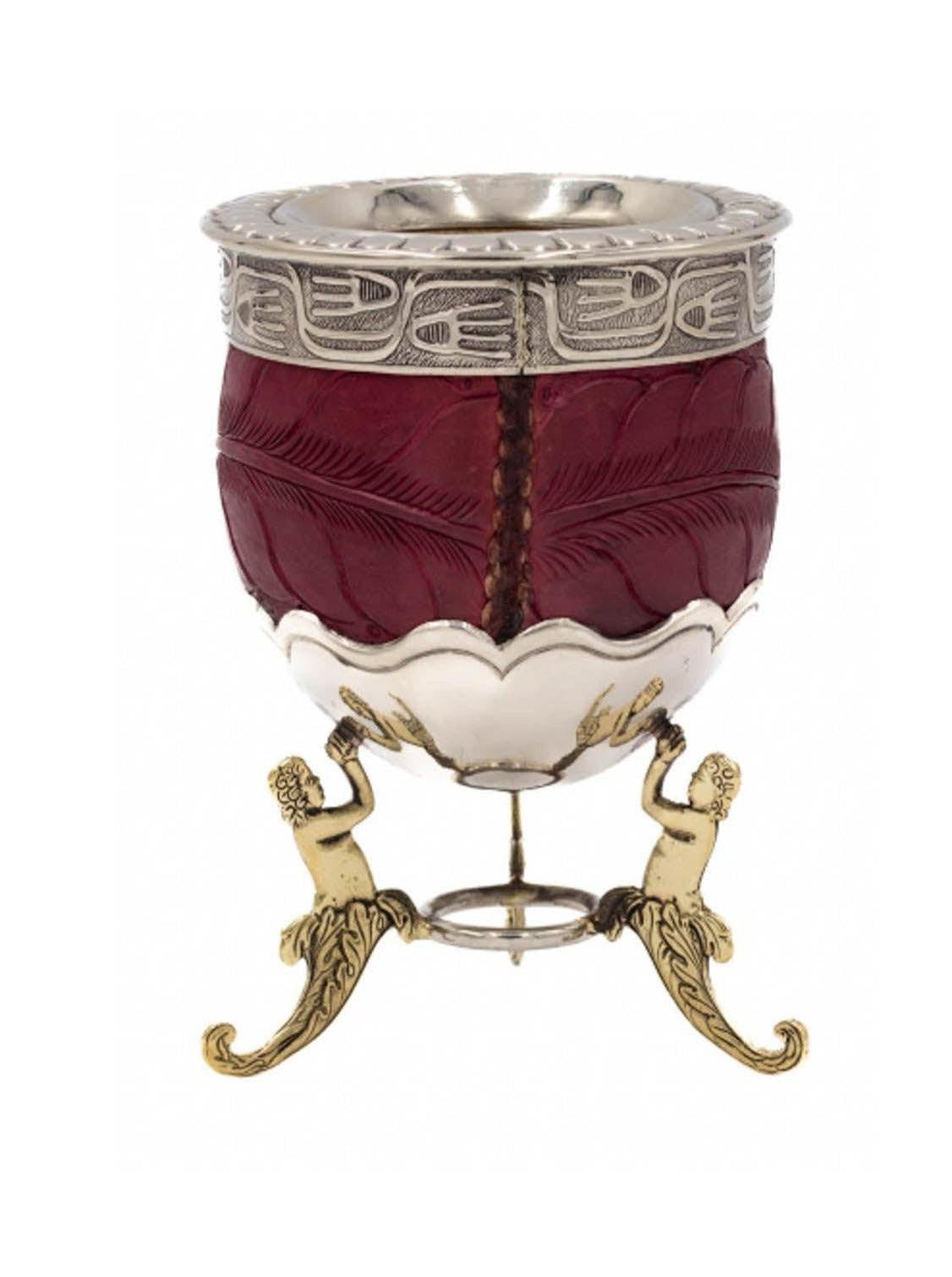 Face avant : cuir rouge, base sculptée, anneau central.