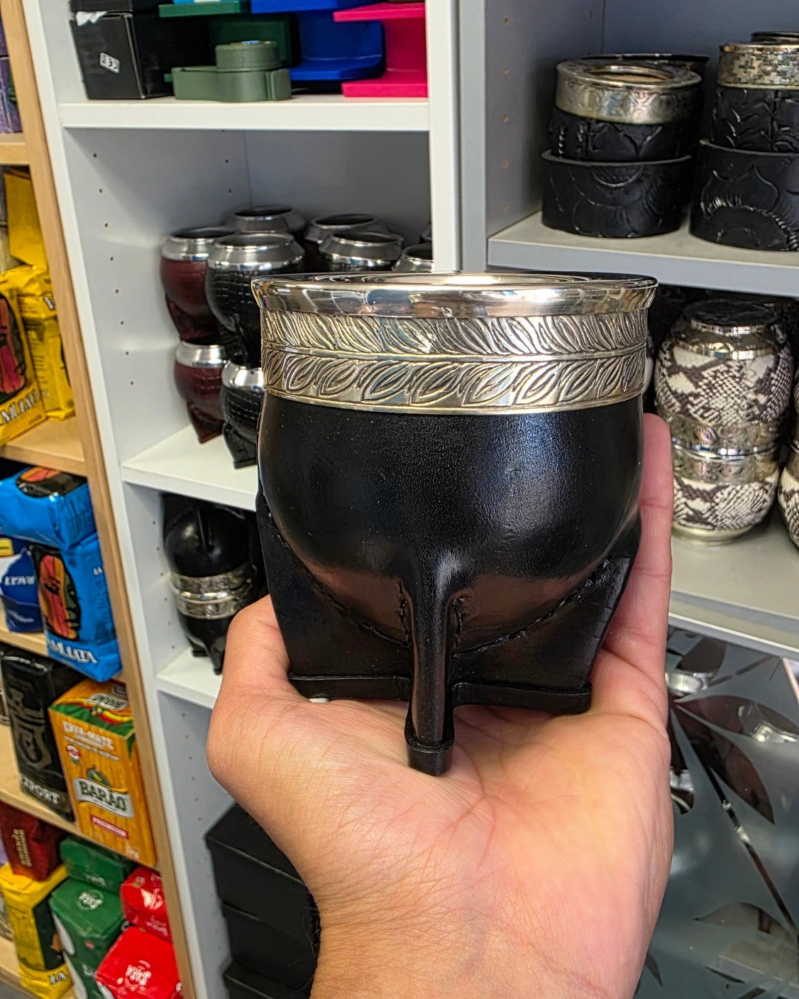 Maté Impérial Deluxe Feuillage en cuir lisse noir, fleje Feuillage en alpaca et virole en inox