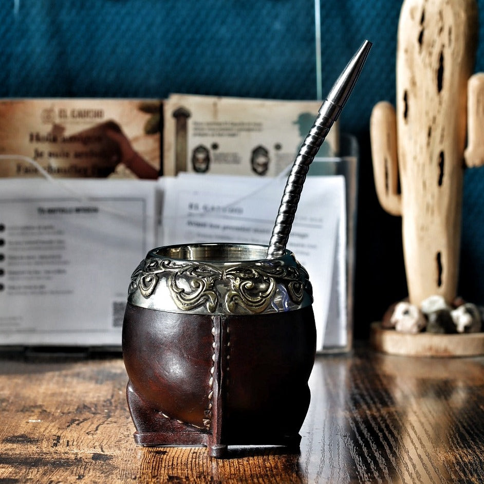 Maté Torpedo Bronze en Relief N°1 avec le bombillón premium dans son coffret doublé de satin rouge