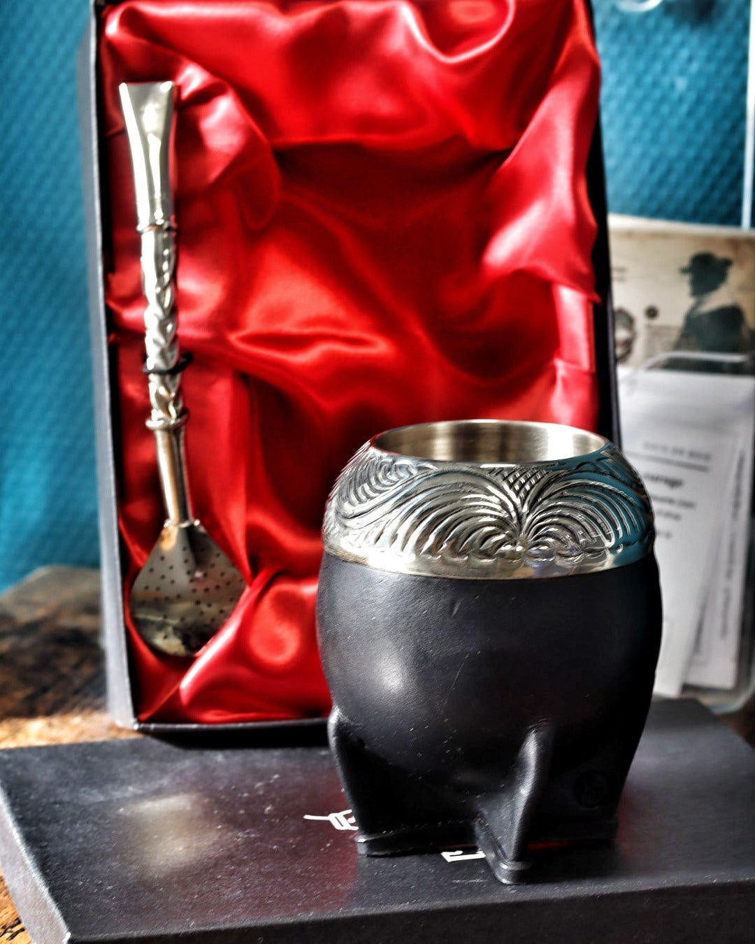 Maté Torpedo ciselé au lacre N°12 avec le bombillón premium dans son coffret