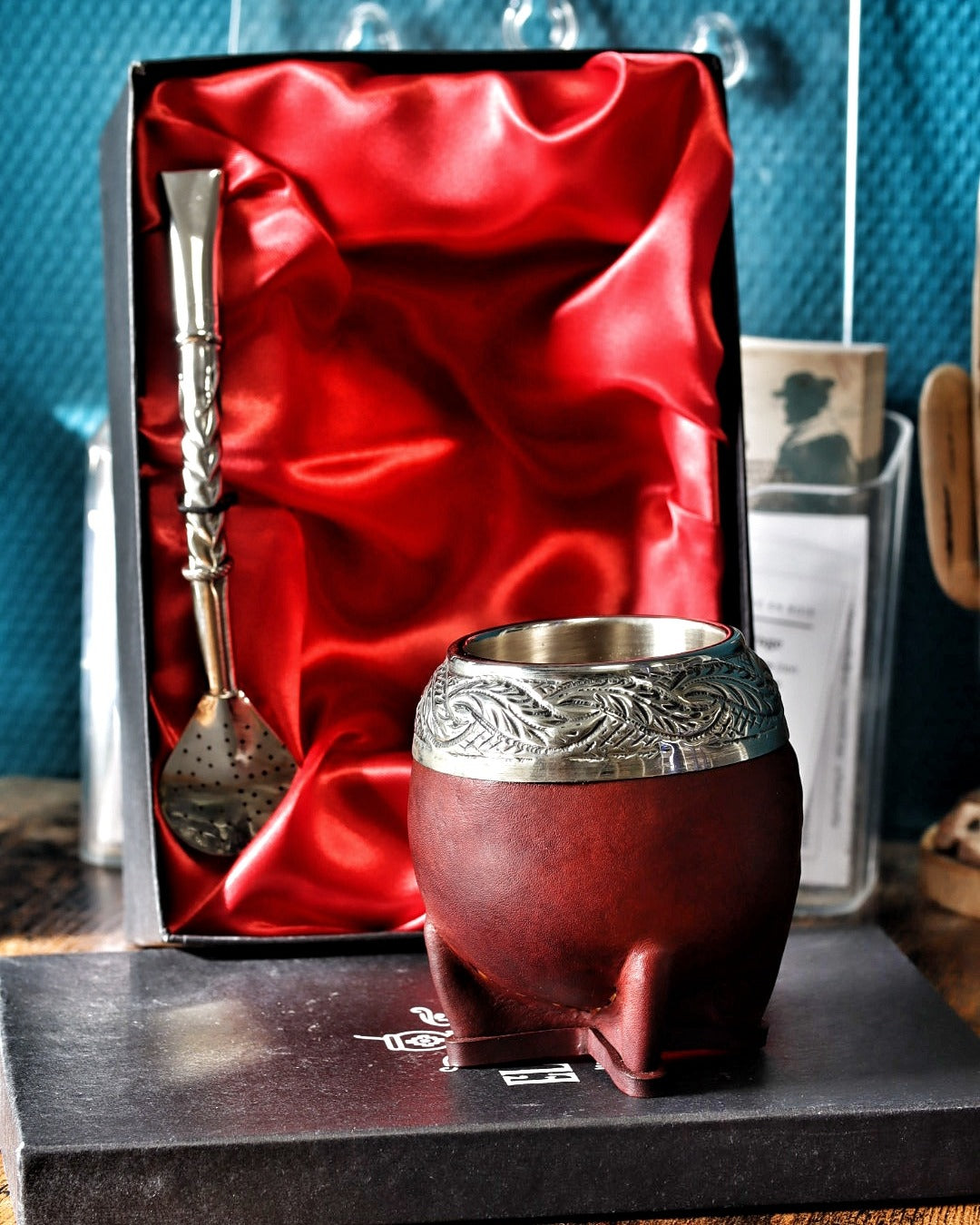 Maté Torpedo ciselé au lacre N°13 avec le bombillón premium dans son coffret