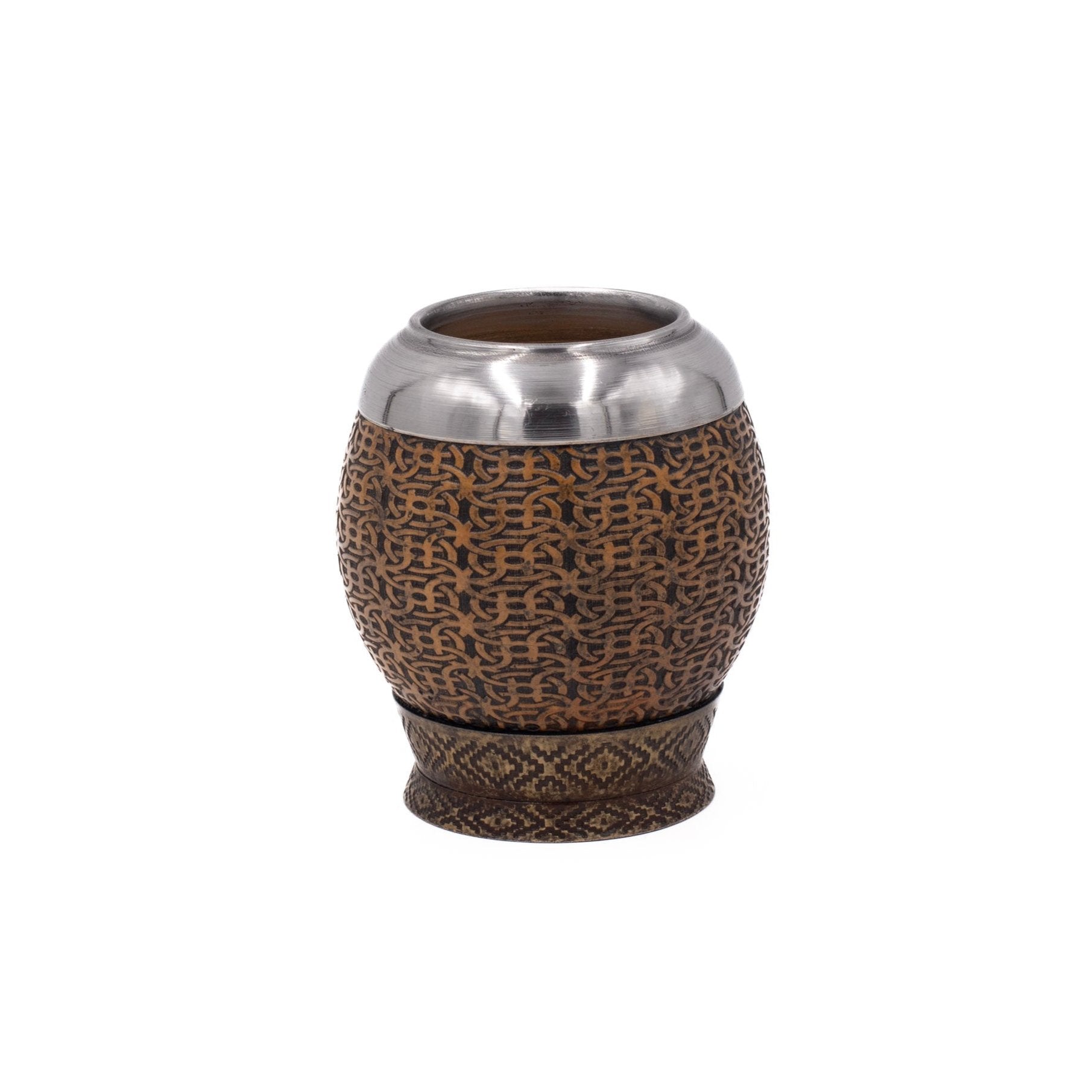 Mate torpedo gravé style classique – pièce artisanale en cuir naturel sans revêtement, avec détails de gravures florales et base métallique
