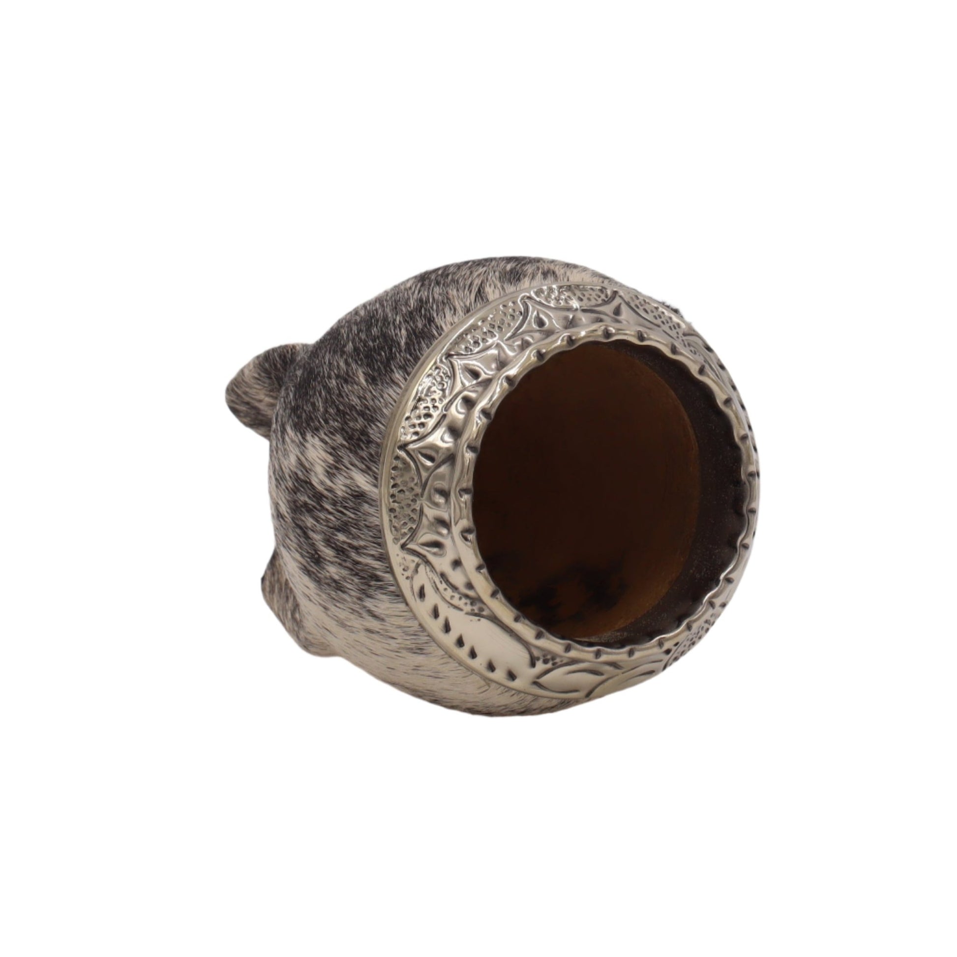 Mate torpedo cuir poil naturel en double cuir artisanal – El Gaucho, une vraie tradition, mate présenté couché mettant en valeur sa virole finement ciselée