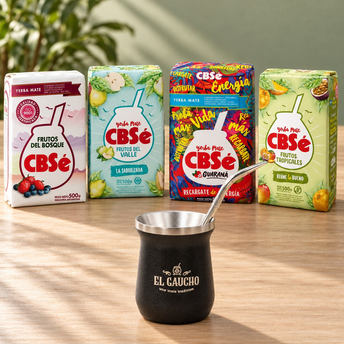 Pack Gaucho Saveurs : maté inox noir El Gaucho et 4 yerbas CBSé sur une table en bois
