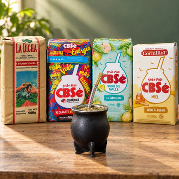 Pack Gaucho Classique Grande : maté camionero en cuir noir, bombilla Pico de Rey, yerba La Dicha Tradicional et 3 CBSé (Energía Guaraná, Frutos del Valle, Miel)