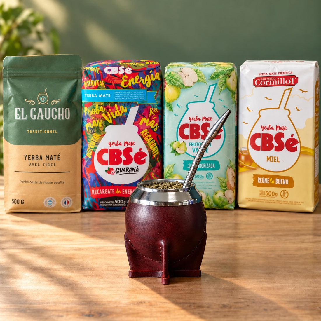 Pack Gaucho Classique Premium Grande : maté Torpedo Deluxe cuir noir, yerba El Gaucho et trois CBSé sur une table en bois