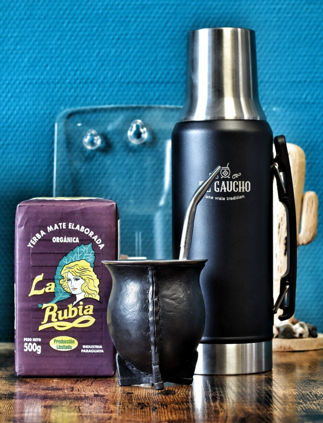 Pack Gaucho Uruguayen : mate camionero cuir noir, thermo Gaucho et yerba bio La Rubia