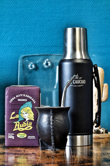 Pack Gaucho Uruguayen : mate camionero cuir noir, thermo Gaucho et yerba bio La Rubia