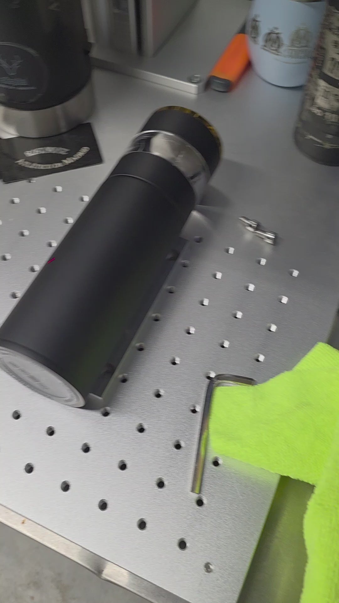 Vidéo de la bouteille infuseur Édition Messi « Gracias, Capitán » gravée au laser