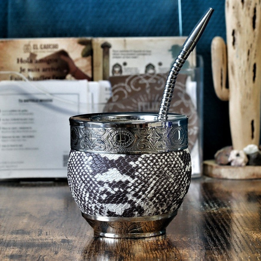 Maté Impérial Cuir Façon Serpent brun et crème, virole d'alpaca et cinta Abstraite N°10, avec sa bombilla en acier inox
