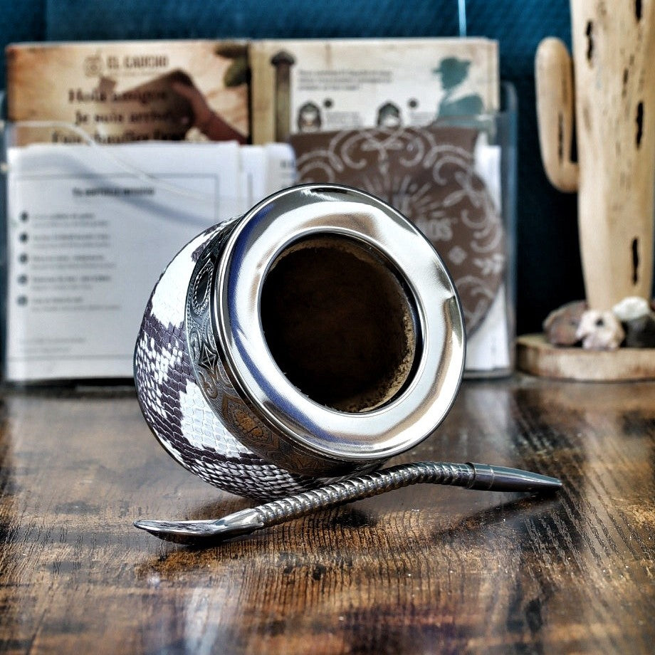 Maté Impérial Cuir Façon Serpent brun et crème, virole d'alpaca et cinta Abstraite N°11, avec sa bombilla en acier inox