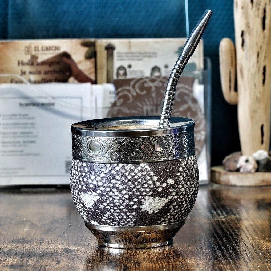 Maté Impérial Cuir Façon Serpent brun et crème, virole d'alpaca et cinta Abstraite N°12, avec sa bombilla en acier inox
