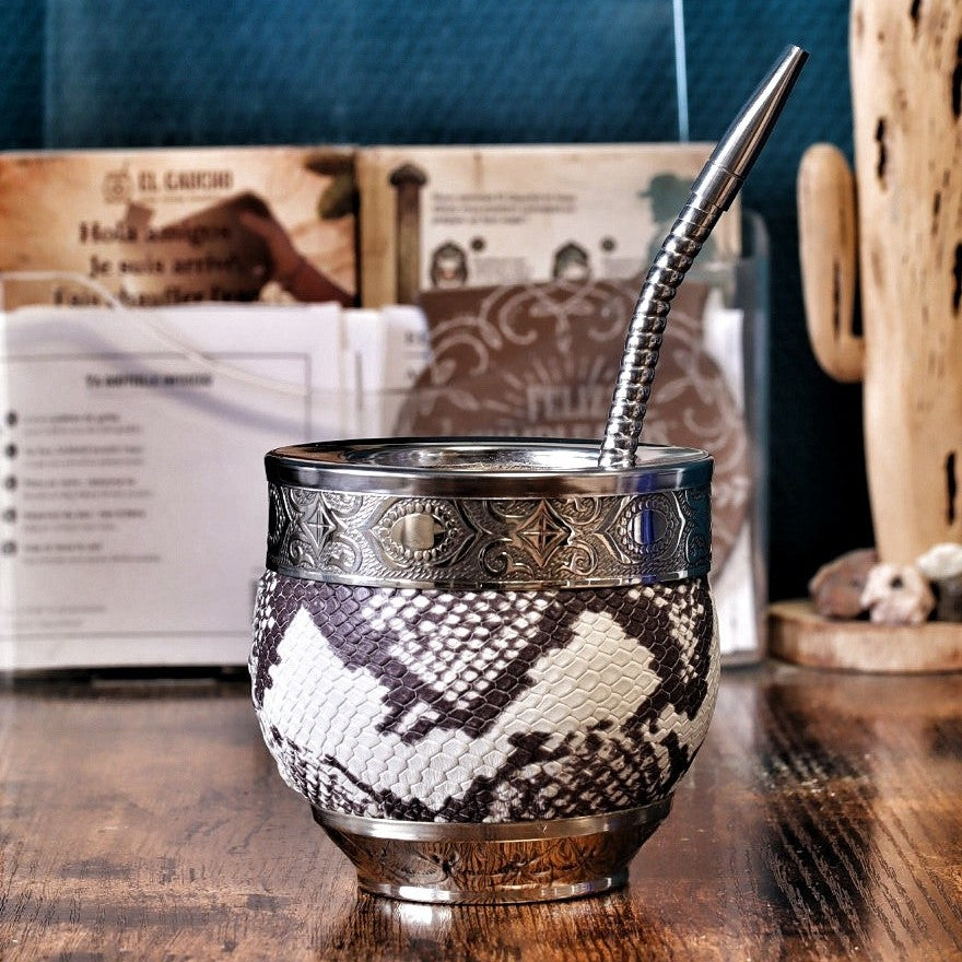 Maté Impérial Cuir Façon Serpent brun et crème, virole d'alpaca et cinta Abstraite N°4, avec sa bombilla en acier inox