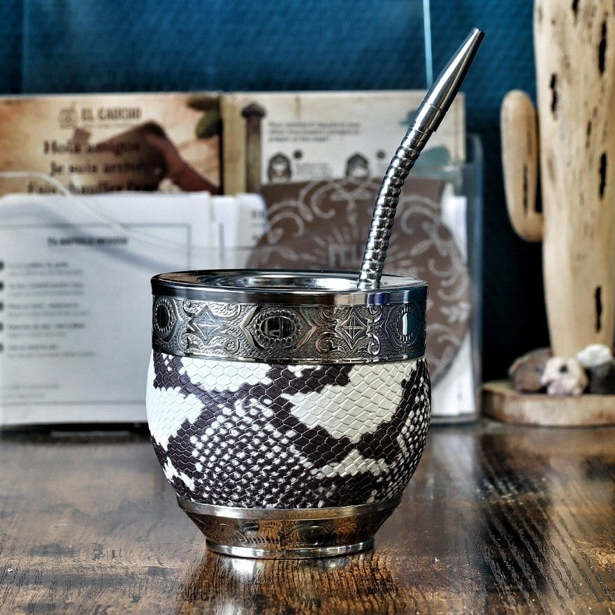 Maté Impérial Cuir Façon Serpent brun et crème, virole d'alpaca et cinta Abstraite N°5, avec sa bombilla en acier inox