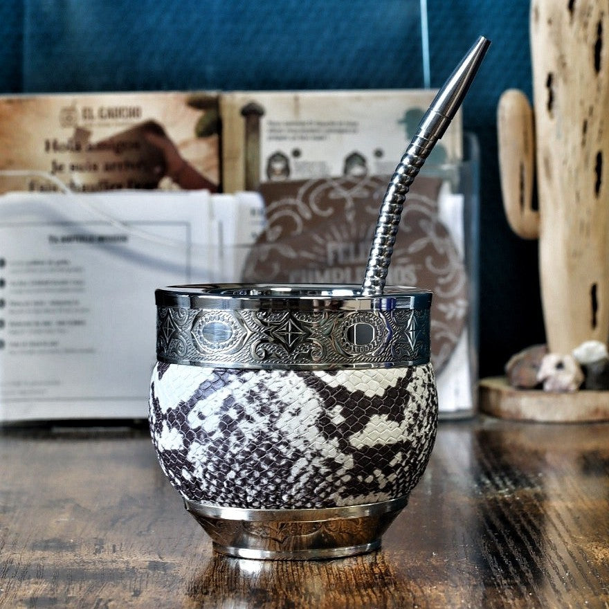Maté Impérial Cuir Façon Serpent brun et crème, virole d'alpaca et cinta Abstraite N°7, avec sa bombilla en acier inox