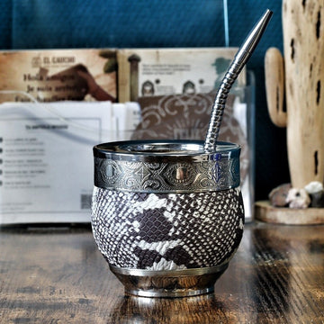 Maté Impérial Cuir Façon Serpent brun et crème, virole d'alpaca et cinta Abstraite N°8, avec sa bombilla en acier inox