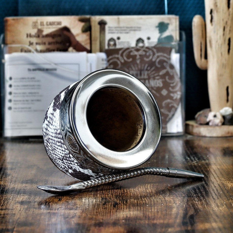 Intérieur du maté Impérial façon serpent cinta Abstraite N°8, bombilla inox à côté