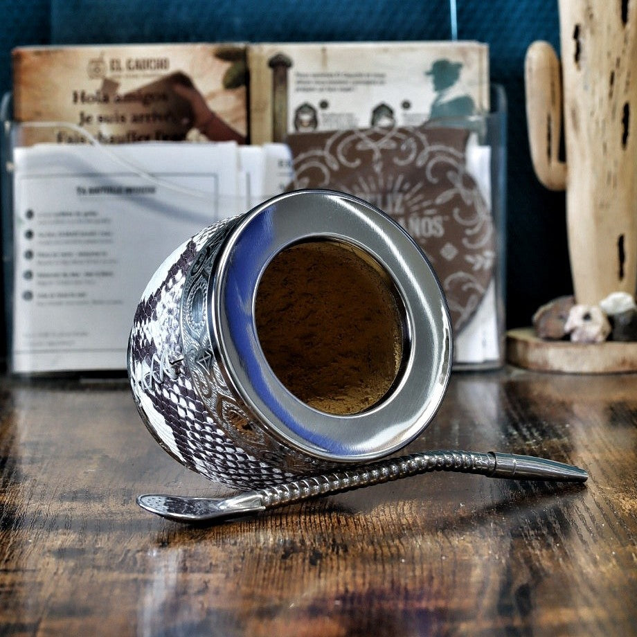 Maté Impérial Cuir Façon Serpent brun et crème, virole d'alpaca et cinta Abstraite N°9, avec sa bombilla en acier inox