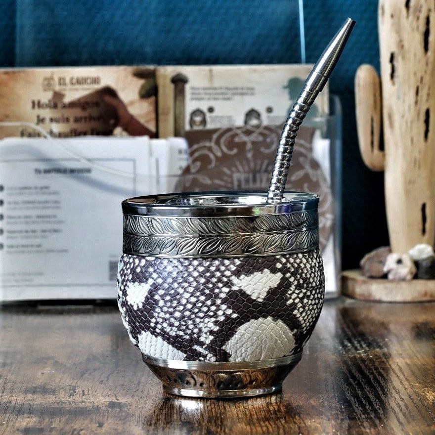 Maté Impérial Cuir Façon Serpent brun foncé et blanc, virole d'alpaca et cinta Floral N°3, avec sa bombilla en acier inox