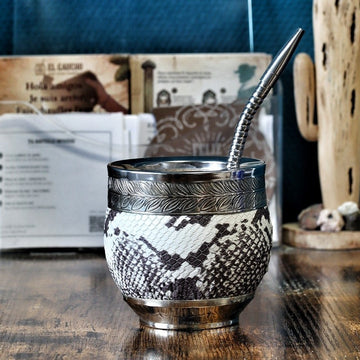 Maté Impérial Cuir Façon Serpent brun foncé et blanc, virole d'alpaca et cinta Floral N°5, avec sa bombilla en acier inox