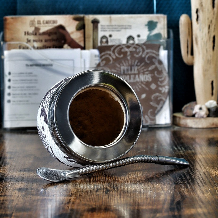 Maté Impérial Cuir Façon Serpent brun foncé et blanc, virole d'alpaca et cinta Floral N°5, avec sa bombilla en acier inox