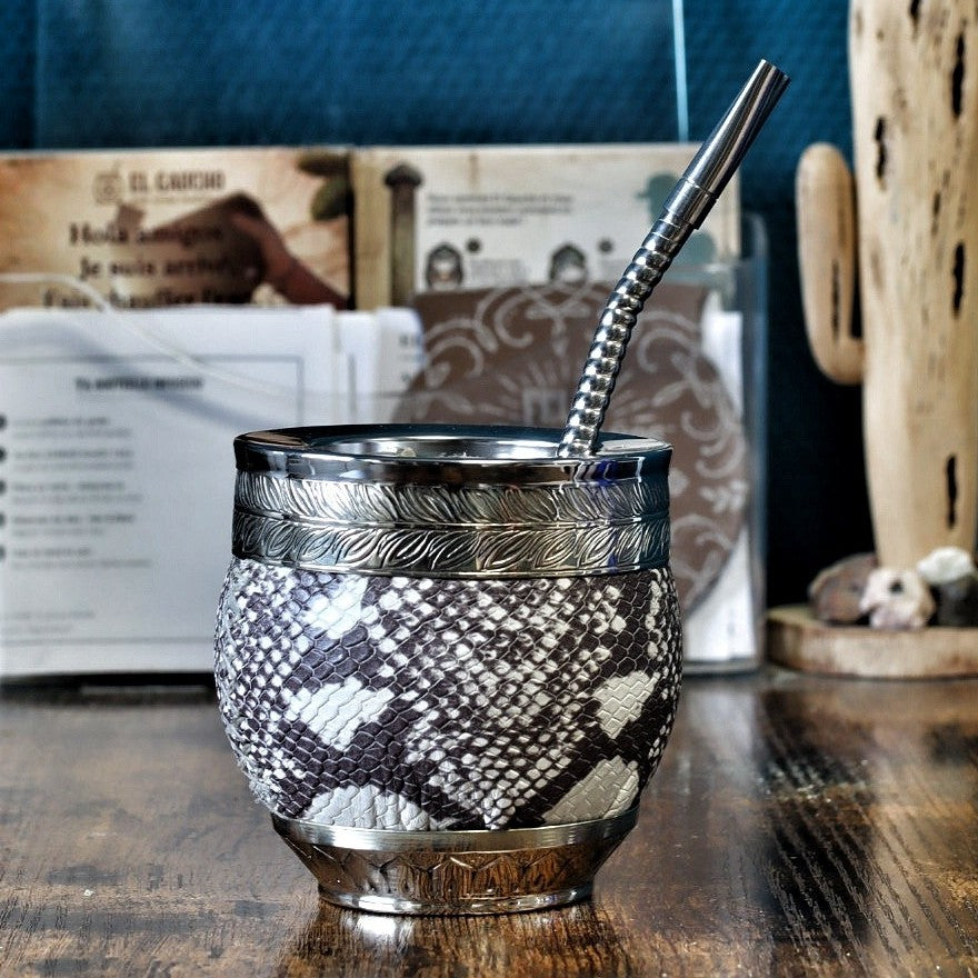 Maté Impérial Cuir Façon Serpent brun foncé et blanc, virole d'alpaca et cinta Floral N°6, avec sa bombilla en acier inox