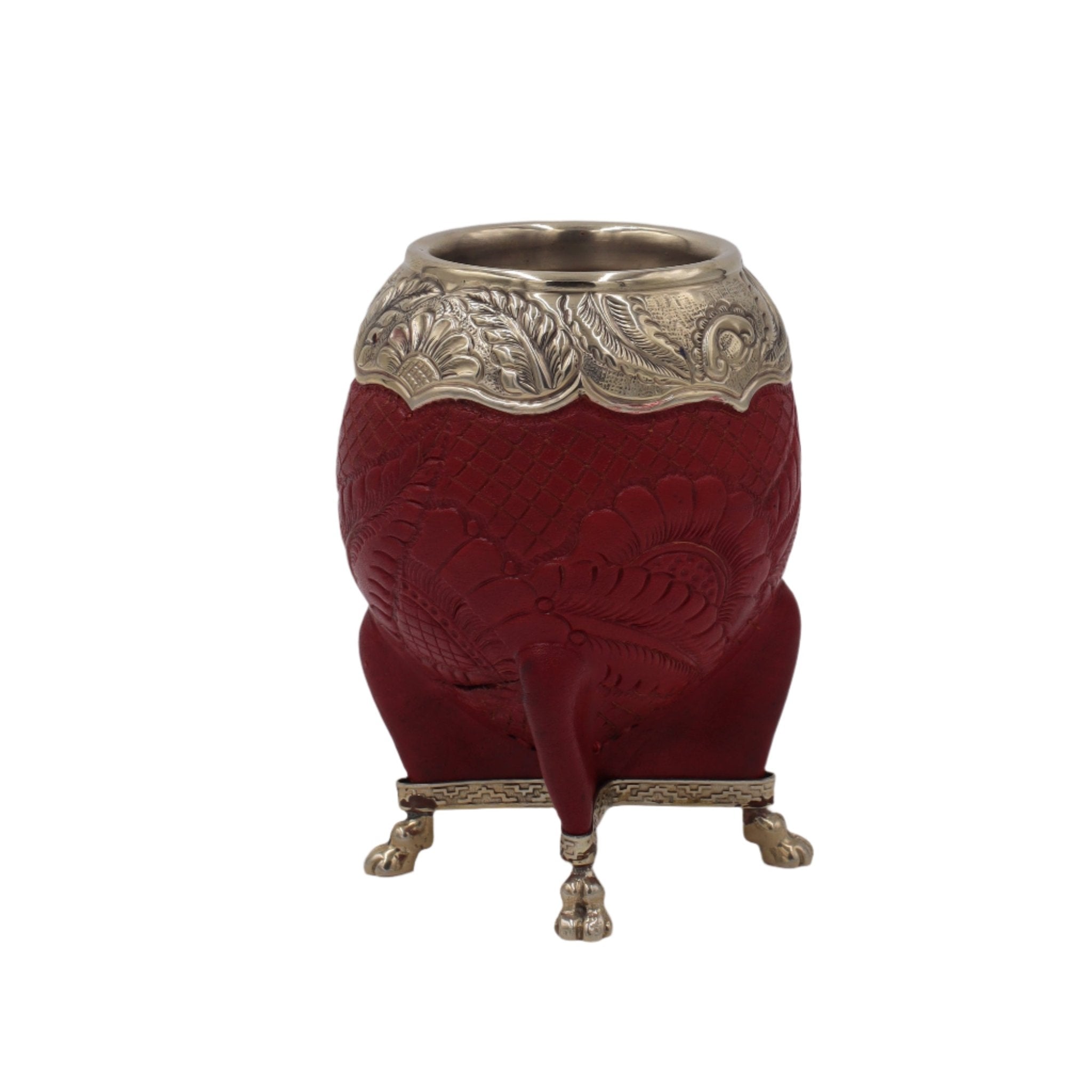 Vue de face : cuir rouge gravé, pieds de chameau, couronne ciselée.