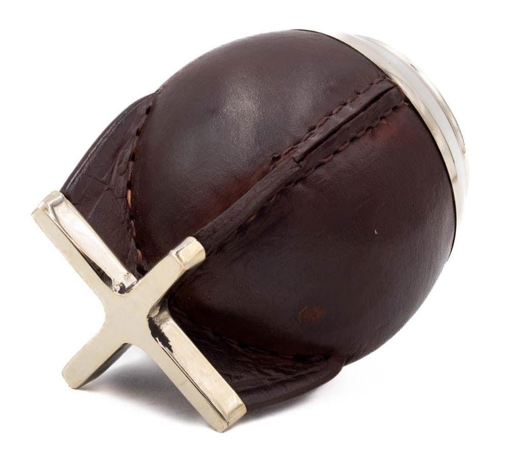 calebasse torpedo couchée, vue de la base et de la finition en cuir