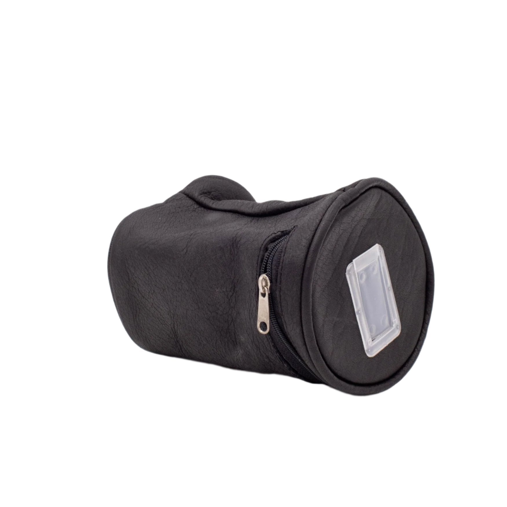 Détail bec verseur plastique coulissant sur yerbero cuir noir pour dosage