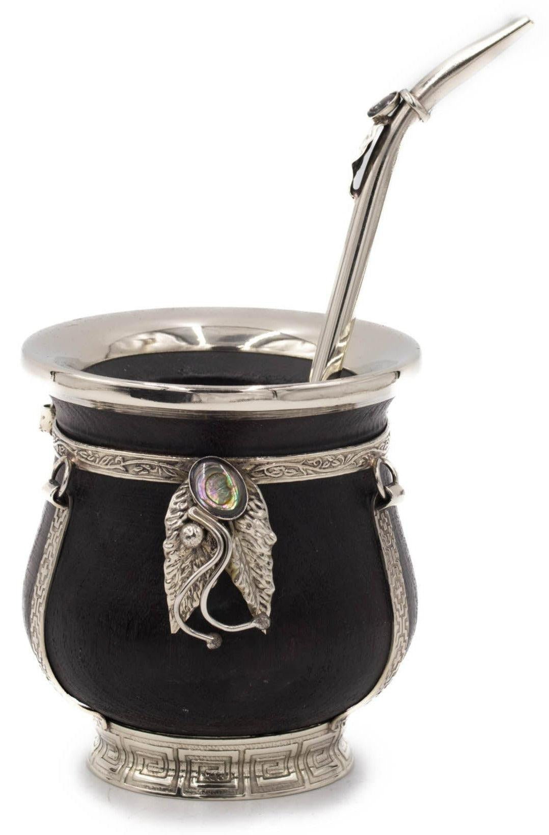 Mate Camionero en caroubier, monture en alpaca, médaillon Haliotis, bombilla assortie.