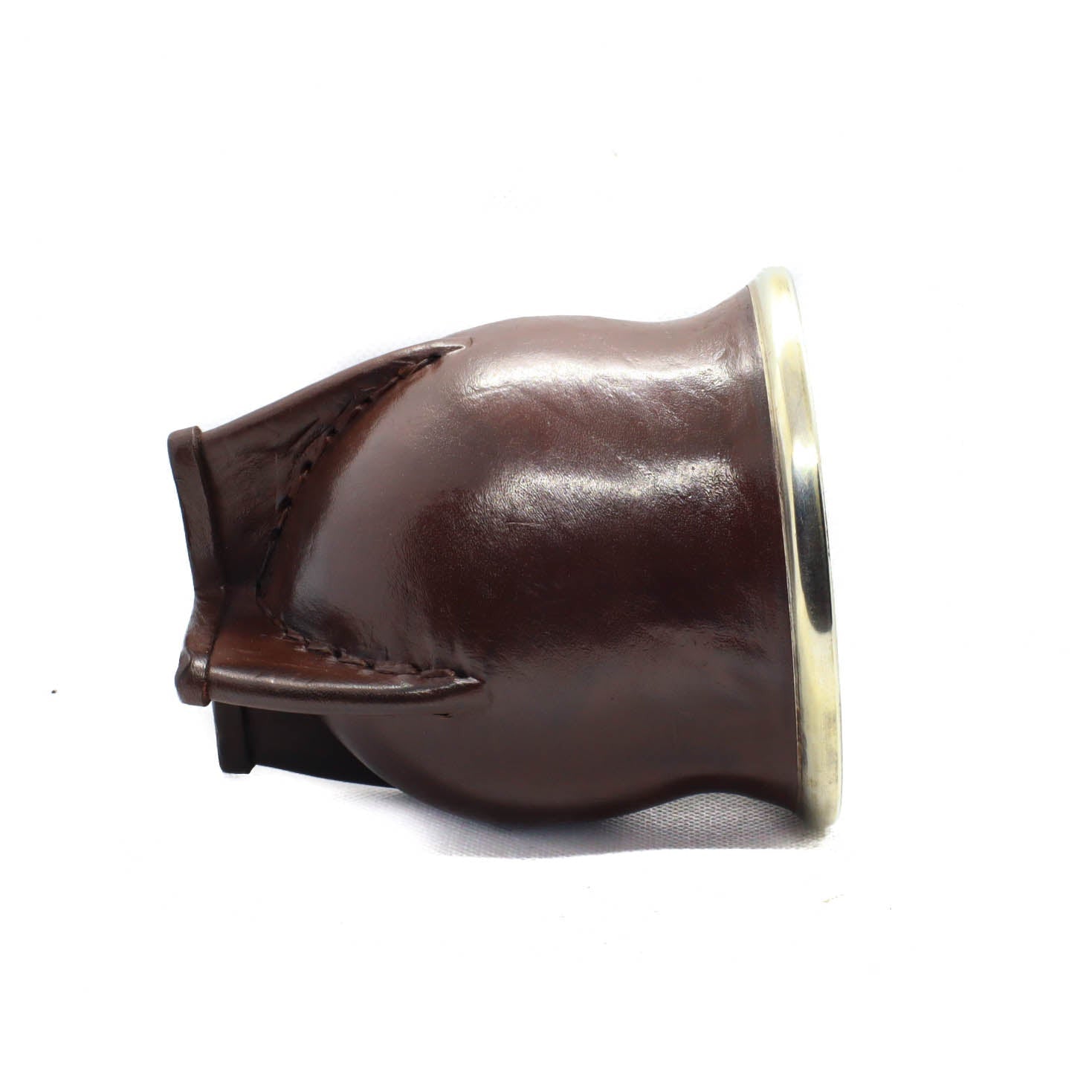 calebasse camionero couchée, gros plan sur la virole en alpaca non ciselée