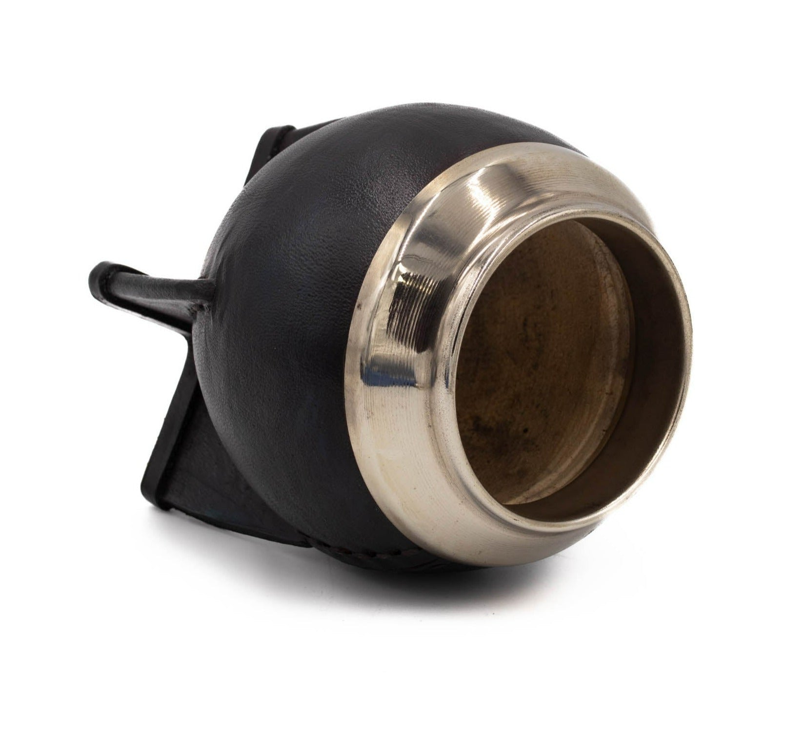 calebasse torpedo noire couchée, gros plan sur la virole